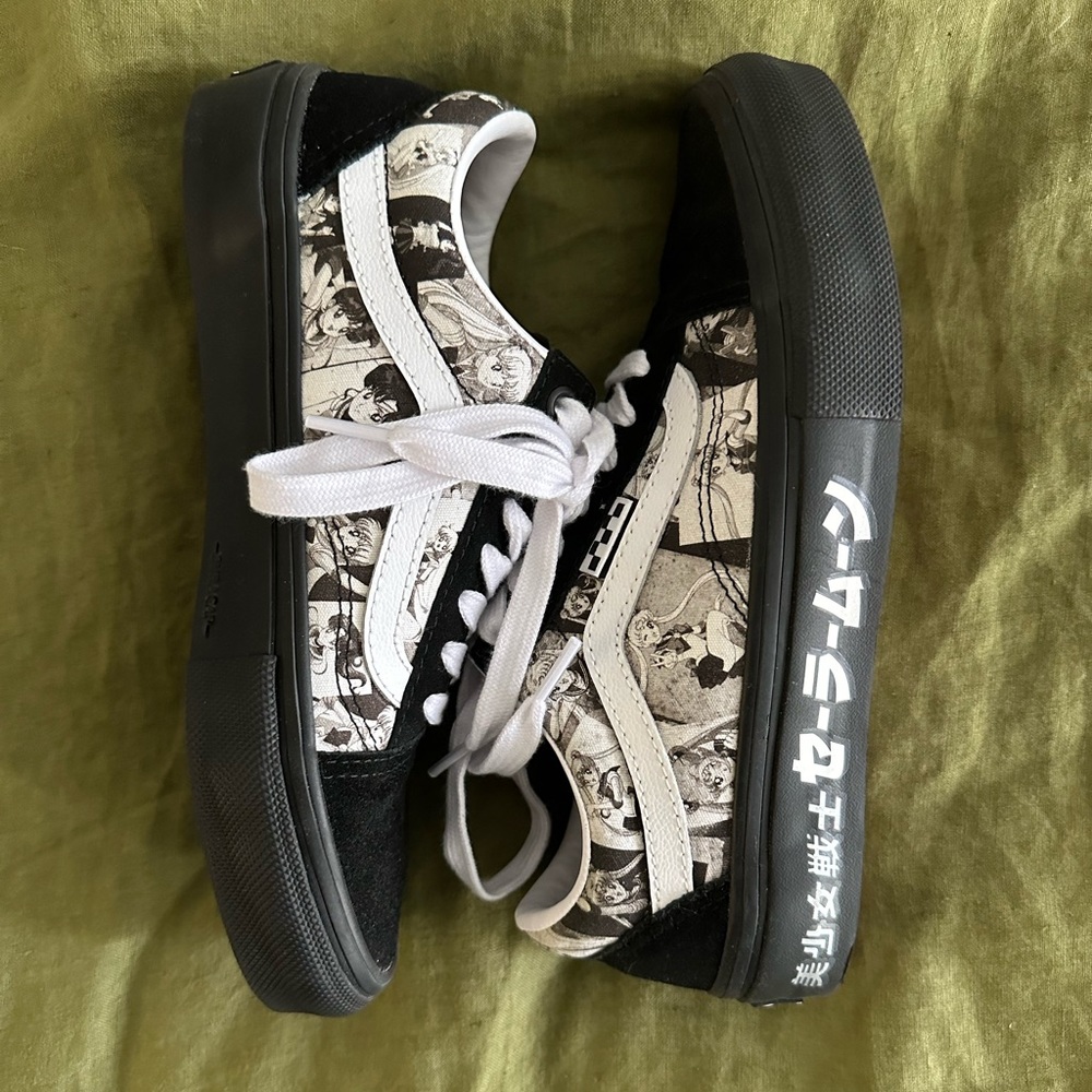 Sailor Moon x Vans Shoes Black in EUC - Size 6.5